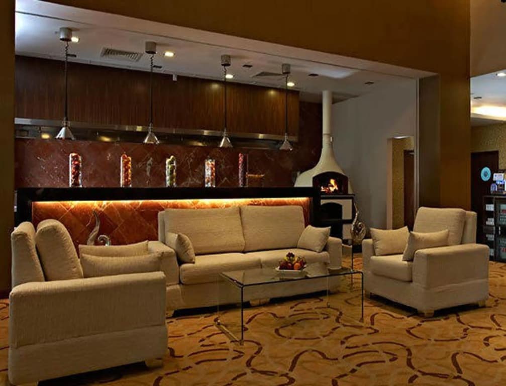 Renaissance Kuala Lumpur Hotel & Convention Centre - photo 2