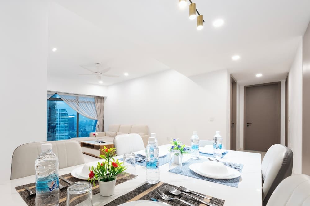 Moonway Luxury Suites At Eaton Residence - photo 15