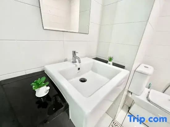 R 1-5Pax Cozy Home SetiaAlam 100mpsWifi&TV Trefoil - photo 8