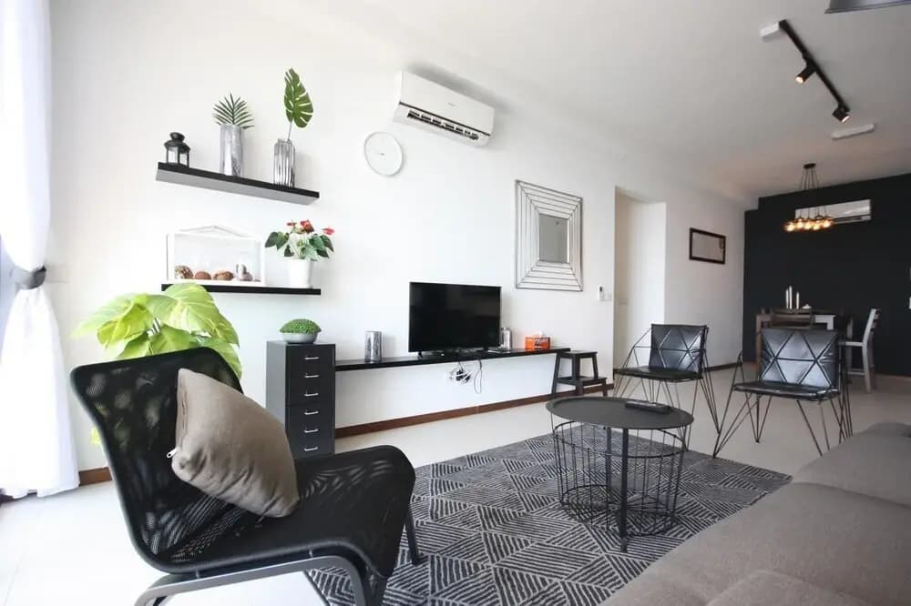 3BR Seaview Suite Gurney Drive - photo 2