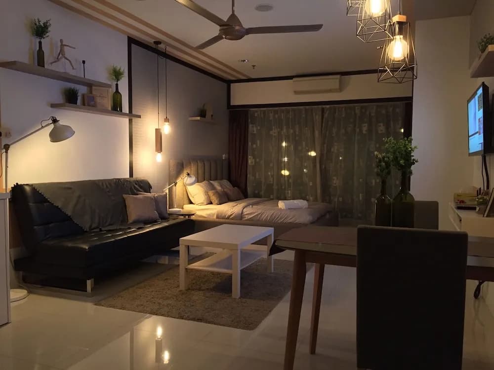 Mercu Summer Suites Freluxe Homestay - photo 3
