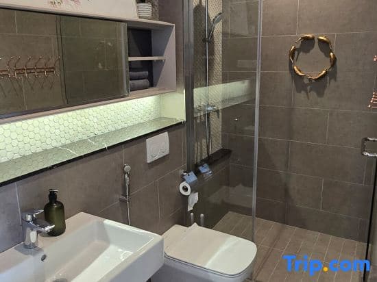 The BirdsEye View 1BR facing KLCC with Gorgeous pools - photo 2