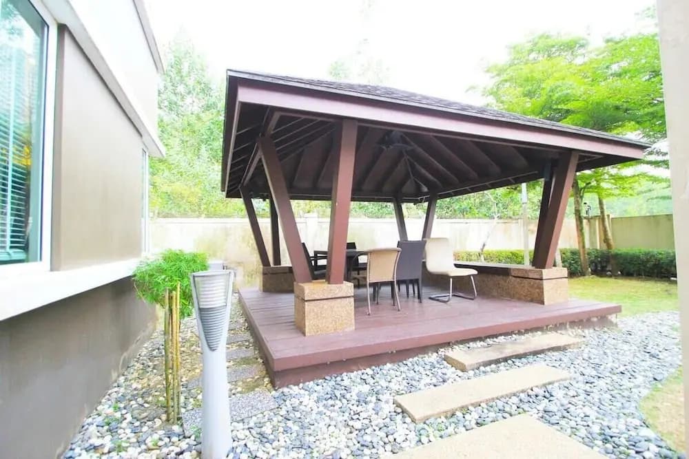 Chic 4BR Oasis With Gazebo, Your Dream Getaway - photo 13