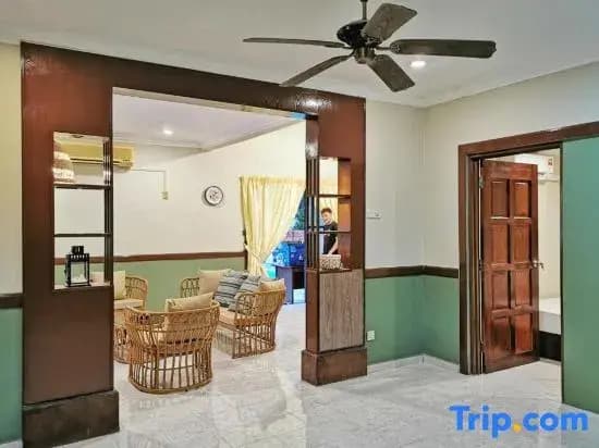 Yussy Homestay at Afamosa Villa - photo 3