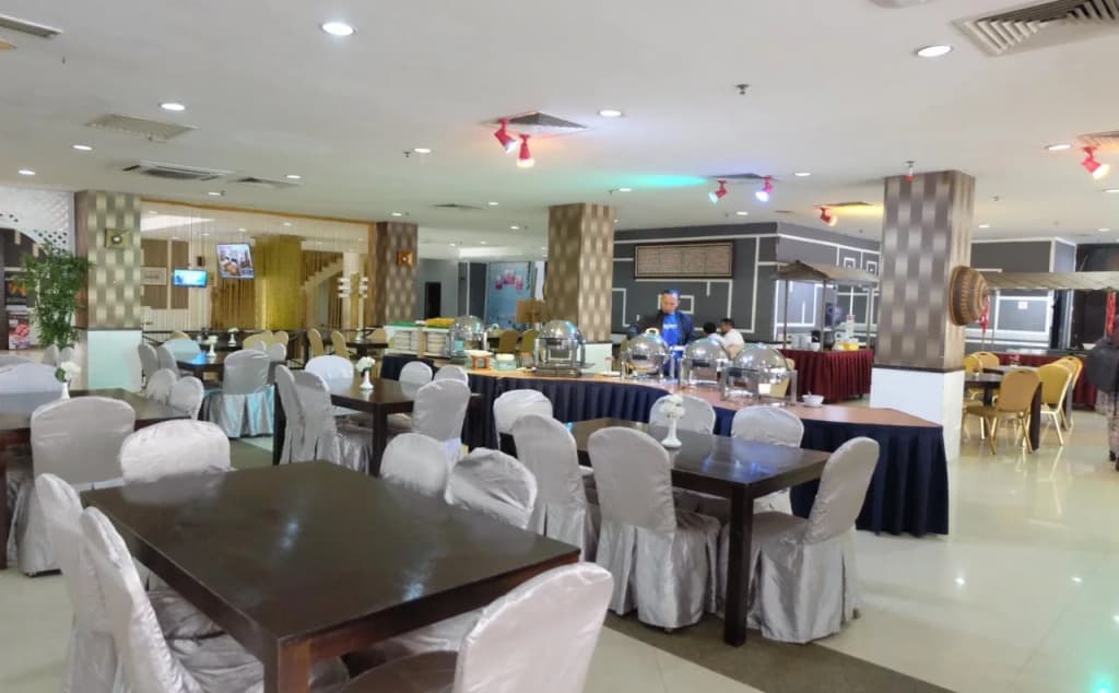 Carlton Holiday Hotel & Suites - photo 17