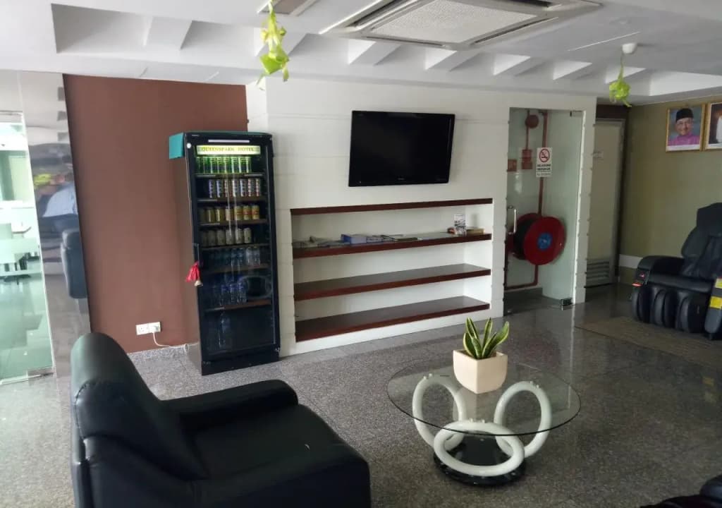 Royal Queenspark Hotel - photo 15
