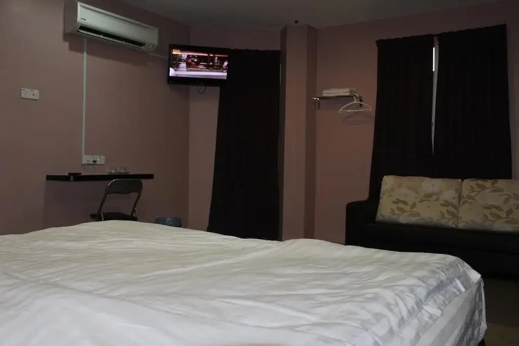 Inn Hotel - photo 6