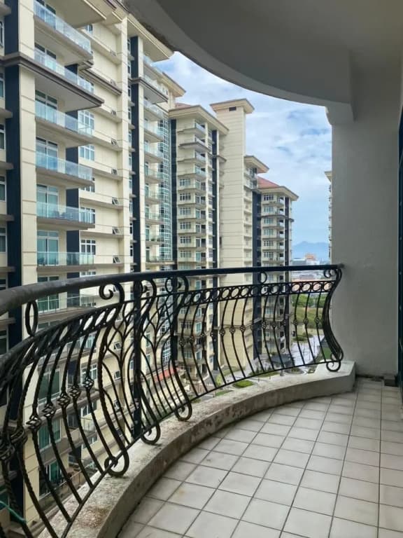 3R Balcony & Wifi Haven - photo 6