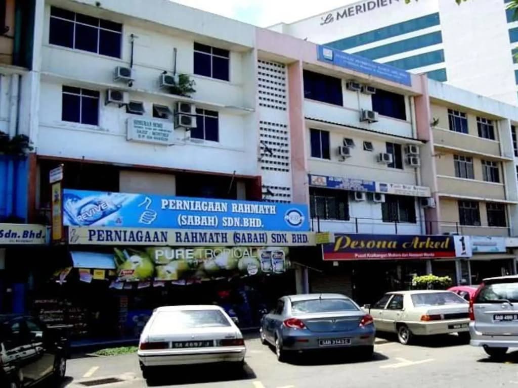Iskandar Sinsuran Homestay - photo 1