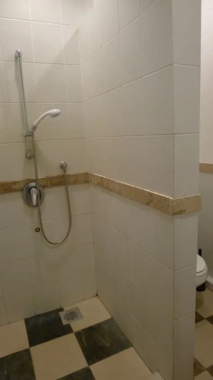 Wesberly Apartments - photo 7