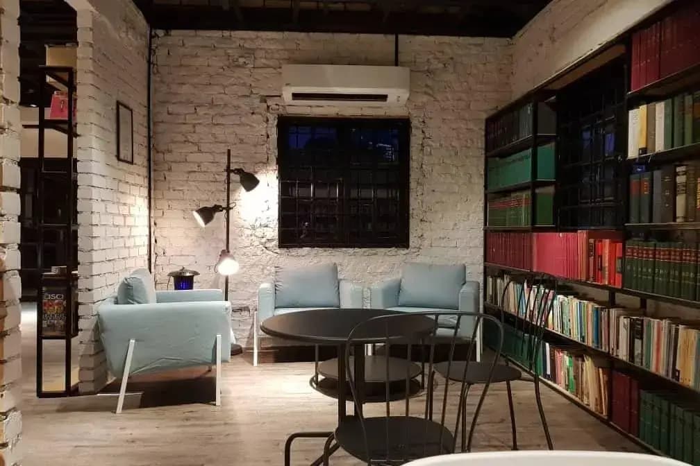 Books & Beds - photo 1
