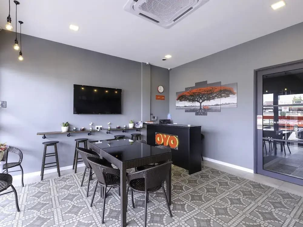 Lea Guest House & Cafe by OYO Rooms - photo 11