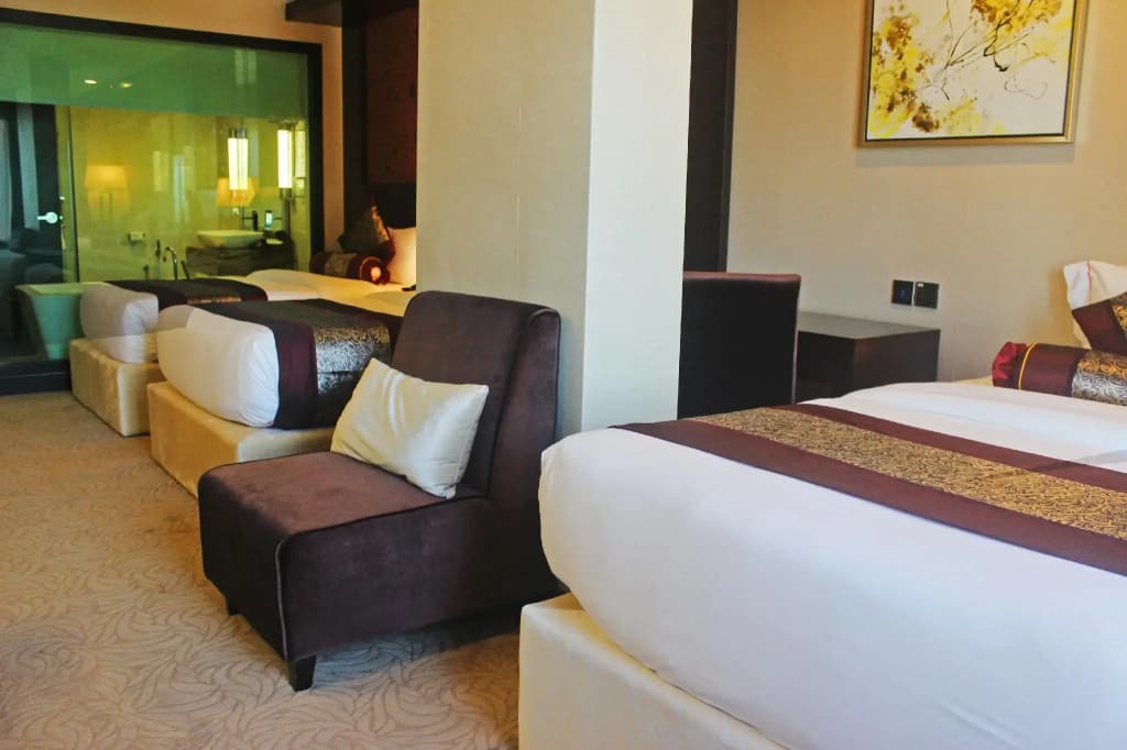 Royale Signature Hotel - photo 2