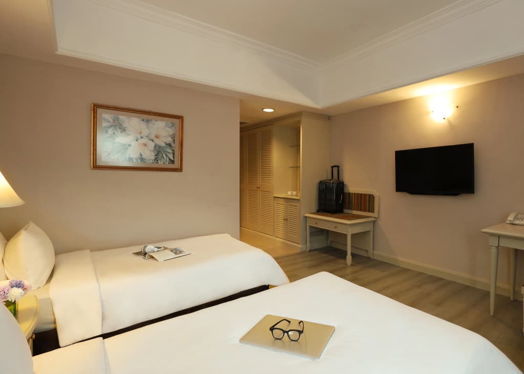 Berjaya Waterfront Hotel - photo 3