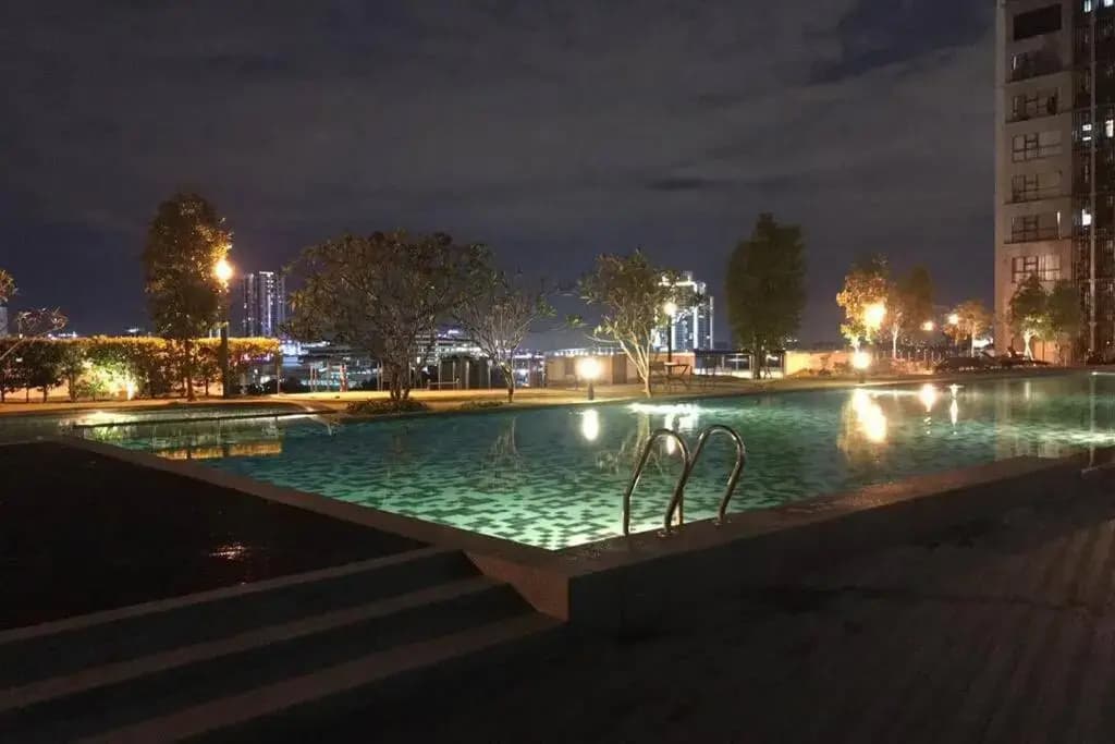 Amazing Lake view studio unit, Hyve,Cyberjaya, Free WiFi, Free Parking, Netflix, Pool - photo 12