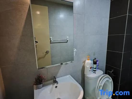 Modern Comfy Suite Room-9Pax by Moowin - photo 2