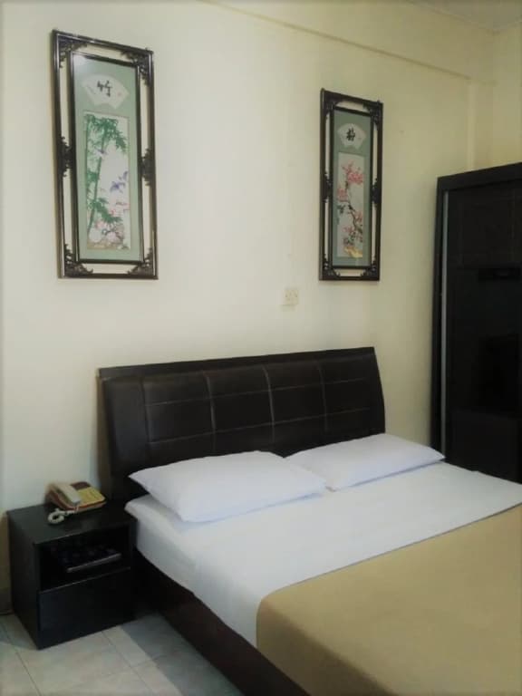 Ang's Hotel - photo 6