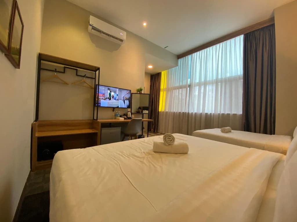 Prestigo Hotel - photo 6