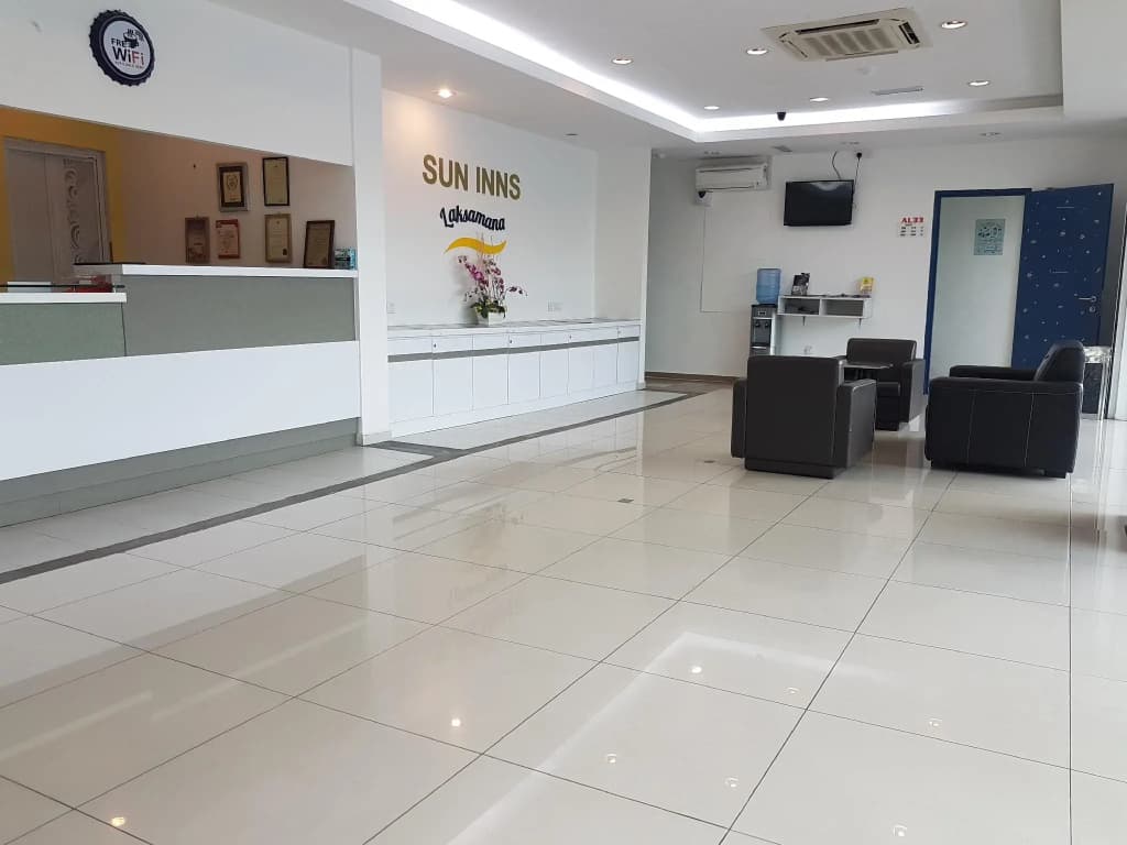 Sun Inns Hotel Laksamana - photo 2