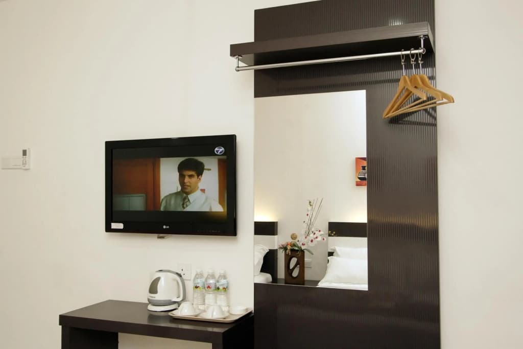 New Century Hotel - photo 3