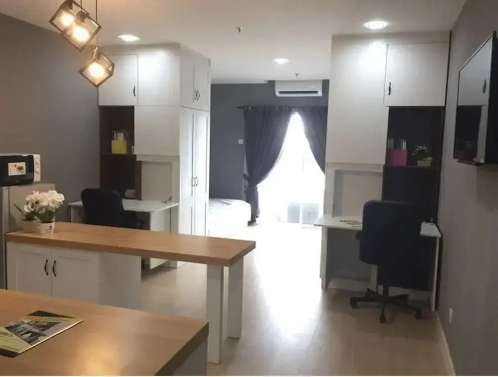 Champs Elysees Homestay by Landmark - photo 2