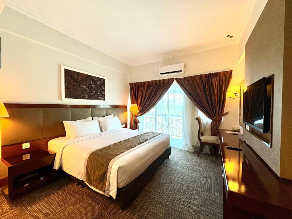 Putra Brasmana Hotel - photo 3