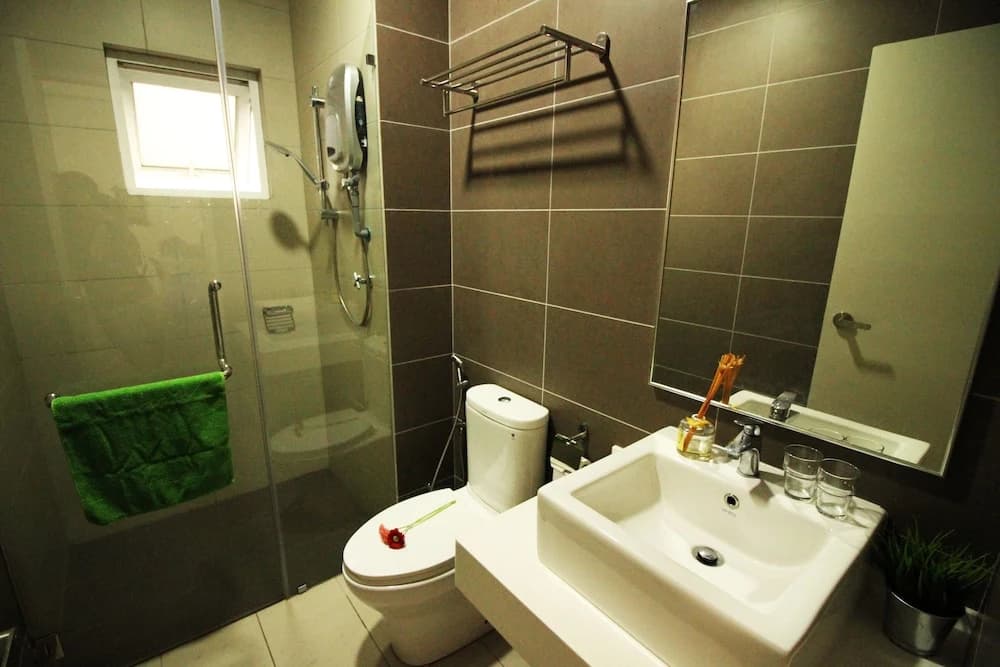 Sentrio Suites @ City Center by HnHCozy - photo 23