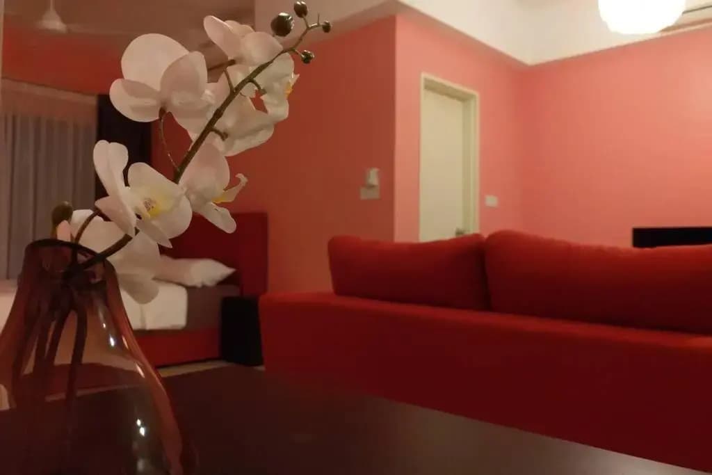 Amazing Lake view studio unit, Hyve,Cyberjaya, Free WiFi, Free Parking, Netflix, Pool - photo 1
