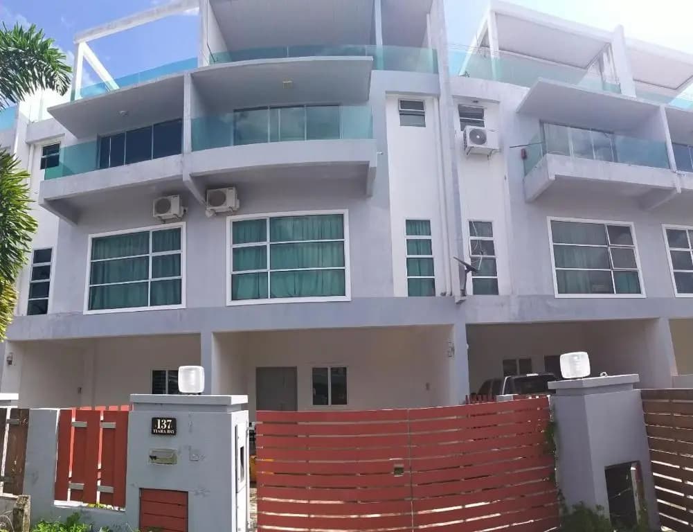 tiara bay marina island lumut 6 bilik inflatable swimming pool homestay bayu laut0136288405 - photo 16