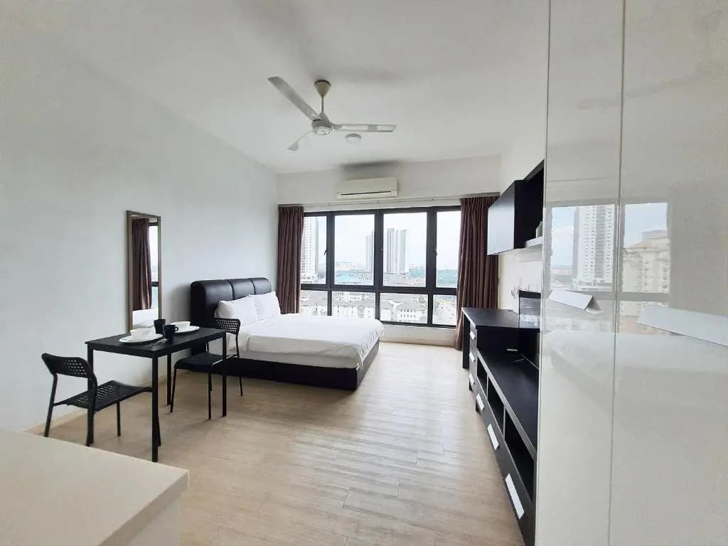 PJ The Grand by SkyLimit Suites - photo 6