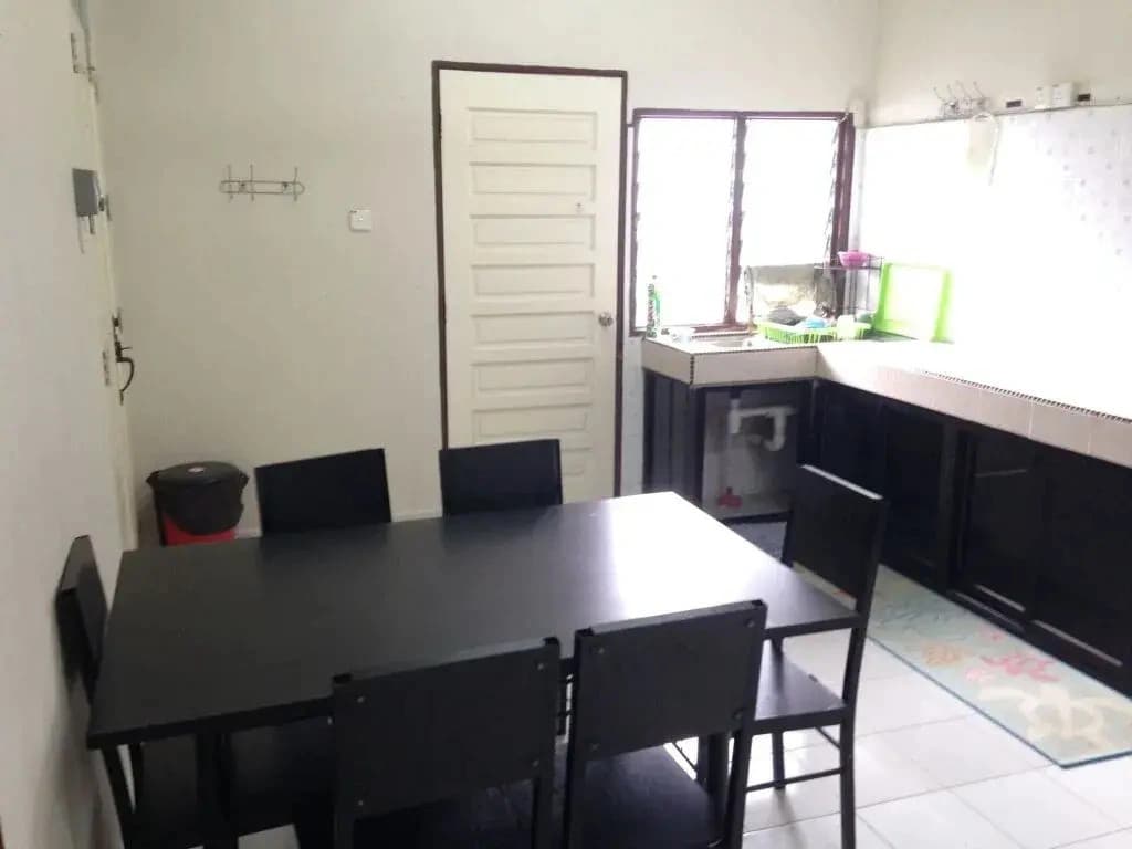 D'embun homestay Airport Lodge - photo 1