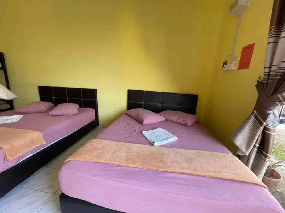 OYO Home 90424 Embun Homestay - photo 2