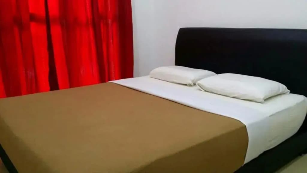 Golden Hill 1 Room Apt at Night Market - photo 2