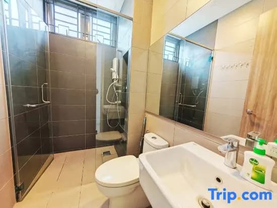 112 Corner Terrace 6BR 6Bath 18pax Near SPICE/USM/QUEENSBAY - photo 3