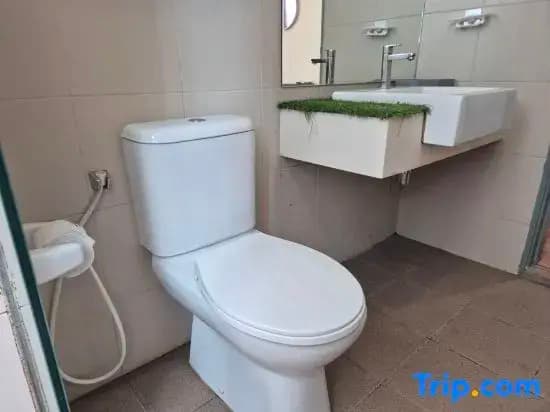 Up to 9pax, i-City i-Suite FREE WIFI 50"TV - photo 9
