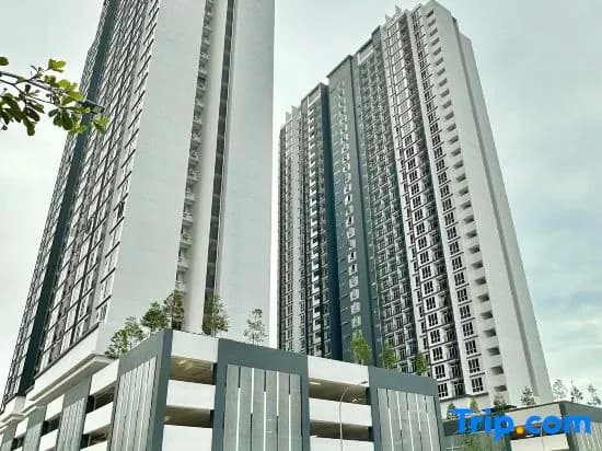 Paragon Residence Straits View by Stayrene - photo 2