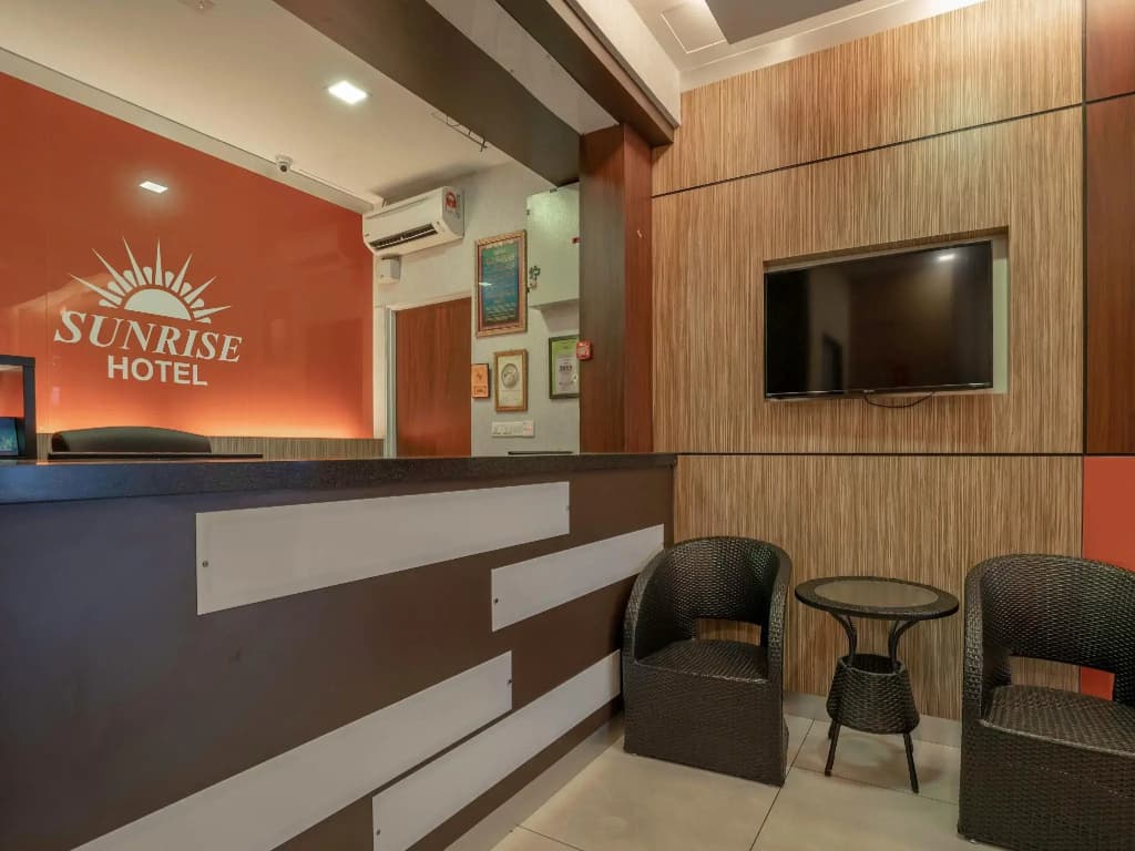 Sunrise Hotel - photo 2