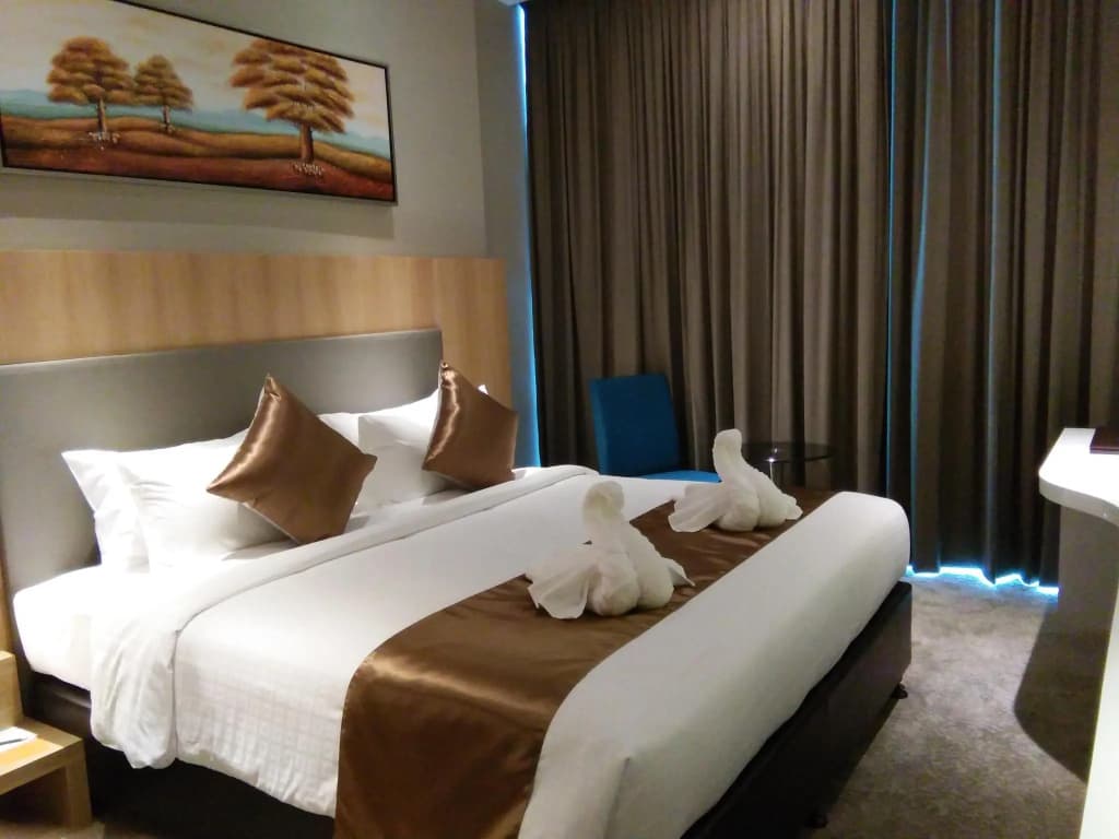 Greens Hotel & Suites - photo 4