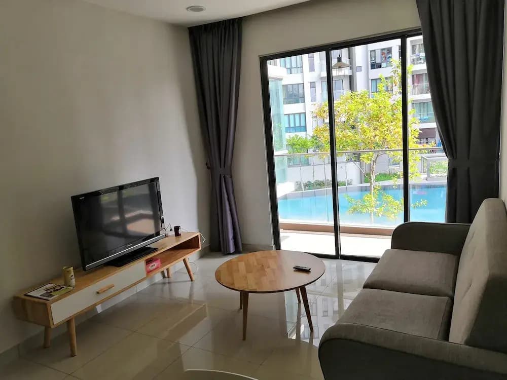 Univ 360 Cozy Apartment with Pool View - photo 6