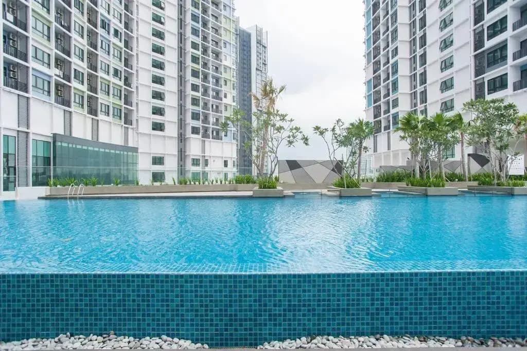 iCity 1Bedroom Apt Near Mall FREE PARKING & WIFI - photo 8
