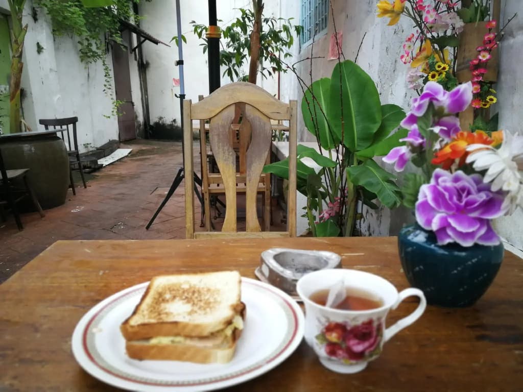 Monkey Motel & Café - photo 11