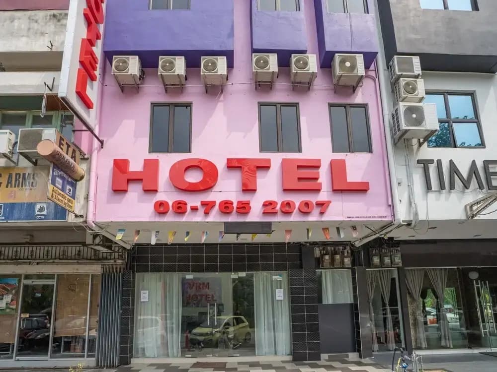 VRM Hotel by OYO Rooms - photo 1