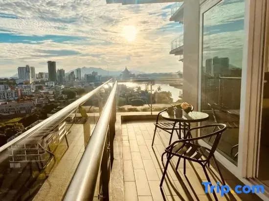 Kuching City Center Apartment With City View - photo 1