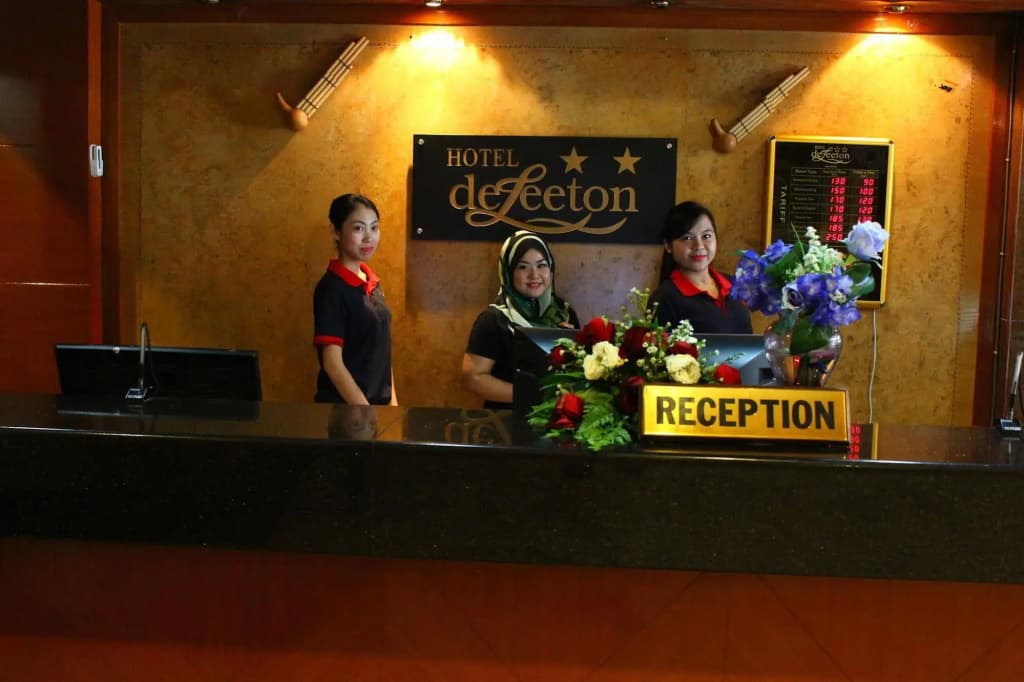 Hotel DeLeeton - photo 17