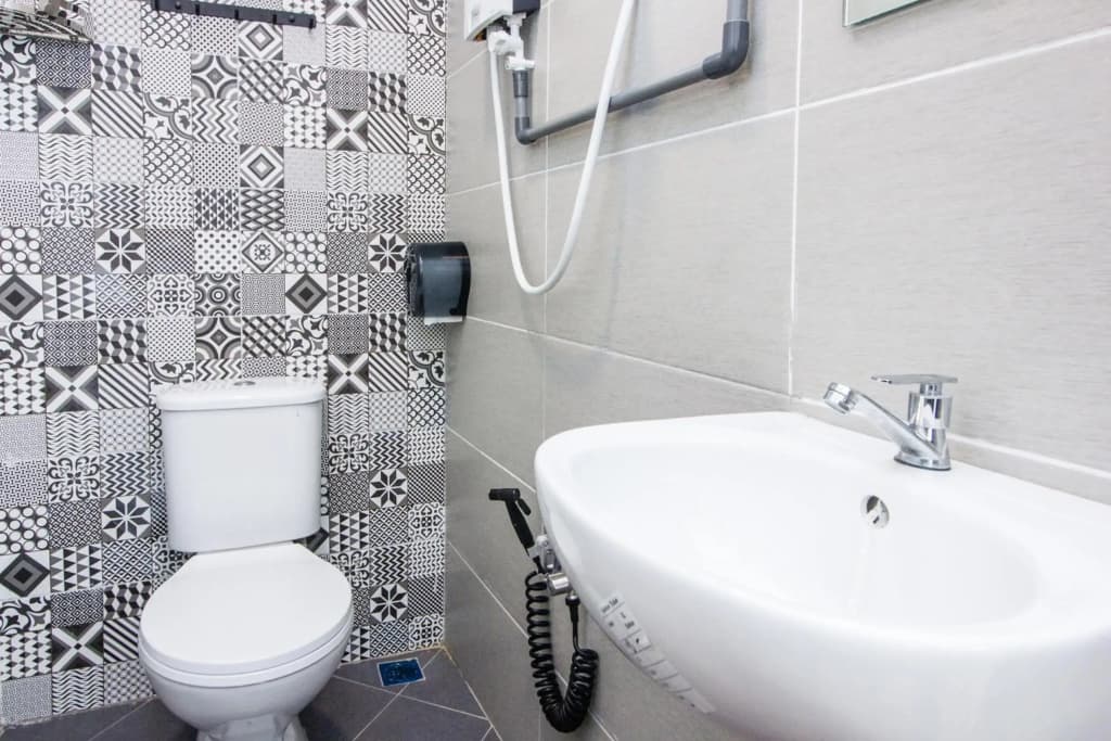 Explore 5BR Gardenhouse Retreats (Free Parking) - photo 8