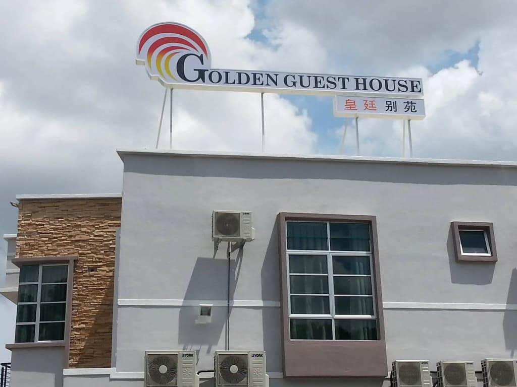 Super OYO 89930 Golden Guest House - photo 1