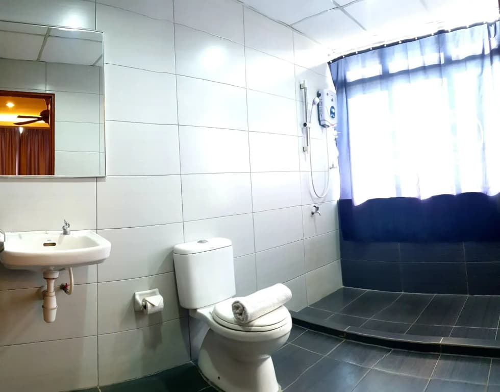 Golden Court Hotel - photo 8