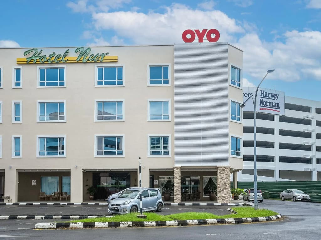 OYO 985 Hotel Nur - photo 1