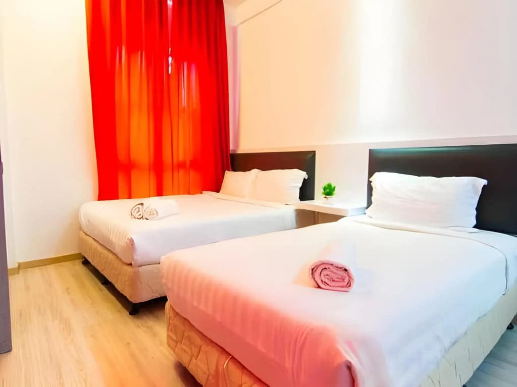 Hotel Zamburger Plaza Mahkota - photo 4