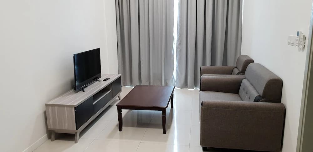 Chubbcaytion at Sutera Avenue - photo 5